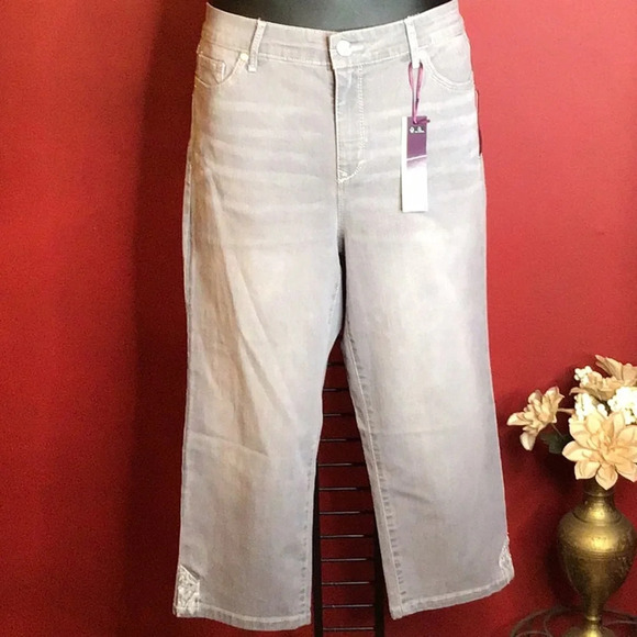 NWT GLORIA VANDERBILT CAPRI JEANS SIZE 10 - Picture 1 of 6